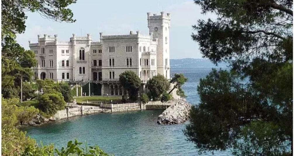Casa Vacanze Nonno Asterio Монфальконе Экстерьер фото